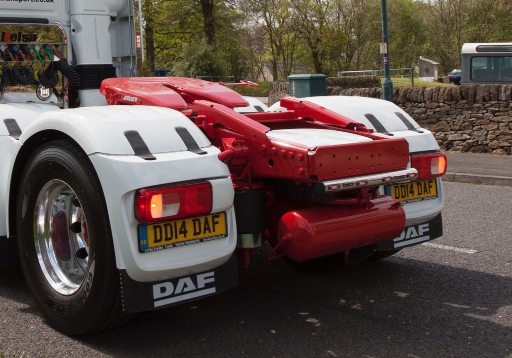 Aluminum ChassisBar for DAF XF105 & 106 | 4x2 | 4 Red LEDs