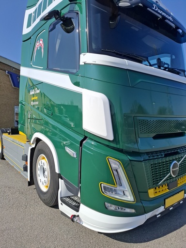 [1508AD4419] Dirt Deflectors for Volvo FH Aero