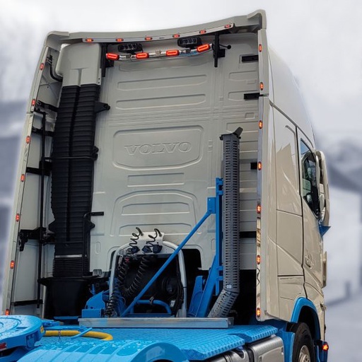 [VPLKGTXL/STD] St. Steel TopStrip & SideStrips Volvo FH4/FH5 Globetrotter XL with Red Hella LEDs