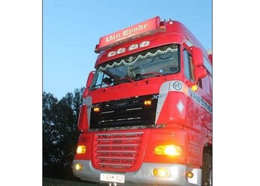 [1501010611] Kunststof verlengde Zonneklep voor DAF XF 105/106 (uitsparing jumbo 320)