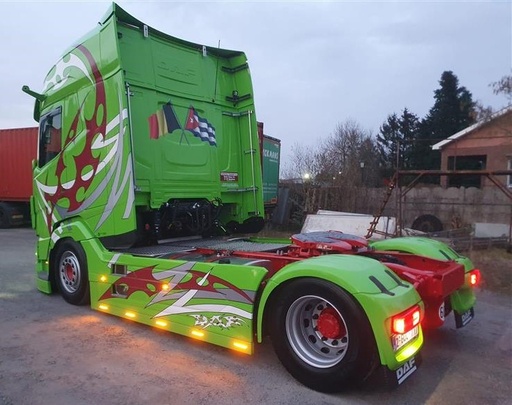 [2DFXFXGZV5LED] Sideskirt Verlengers voor DAF XF/XG/XG+ Met 5 LED Lampen Uitsparingen